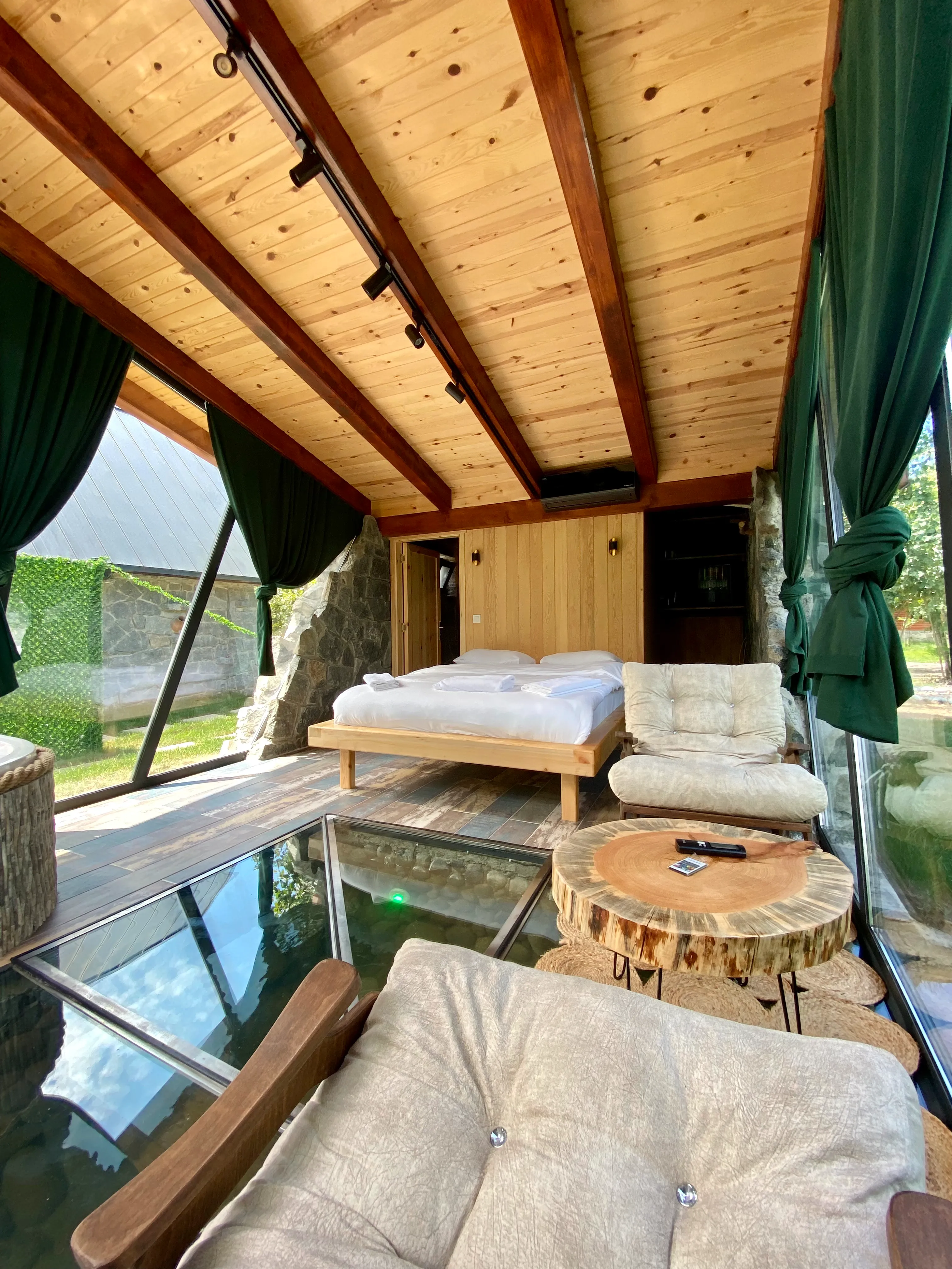 Jakuzili Asma Şömineli Taş Bungalov - 302 4